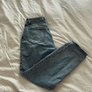 Abercrombie and Fitch - the dad Jean - high rise - size 28💫